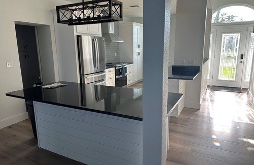 Bay Esplanade House | Water Front Home, with a short stroll to beach in Clearwater.