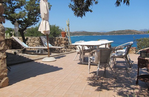 Tiriddo Villa | Water Front Villa and Private Guest Cottage, beach 50 meters away!nWI-FI