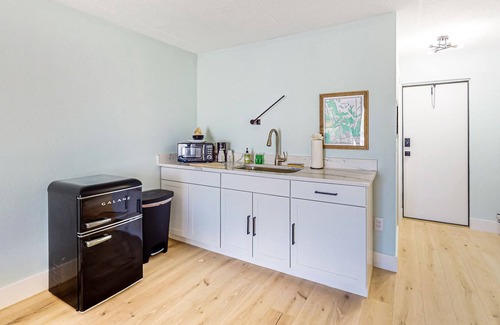 Isles of Capri Condo | Water-view Marco Island condo with firepit, grill, dock & W/D access