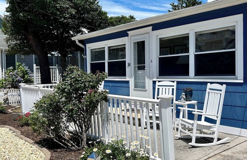 Town Bank Cottage | Water Views 2 houses from the Beach, Sun-Sun summer stays