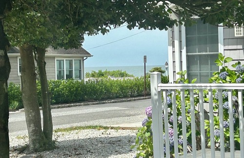 Town Bank Cottage | Water Views 2 houses from the Beach, Sun-Sun summer stays