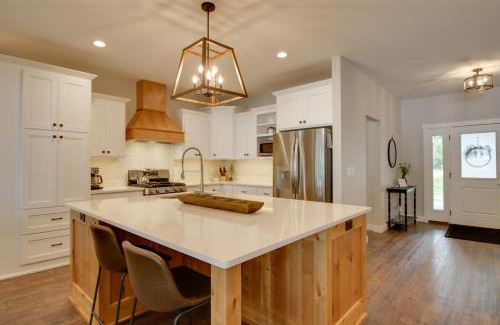Alexandria House | Watercraft and Dock Lakefront Retreat in Alexandria