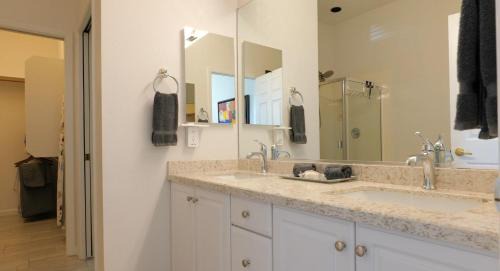 McCormick Ranch House | Waterfront-2nd Flr-3br-fireworks-private-gated