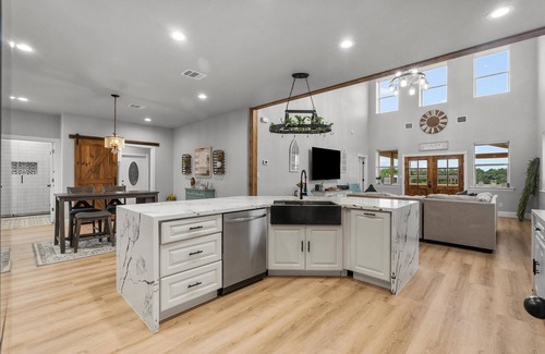 Alvin House | Waterfront 5 Acre Barndominium