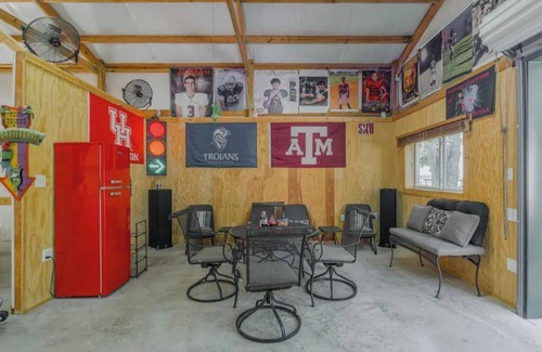 Blanchard House | Waterfront 5BR + Hot Tub + Fire Pit with Awesome Building for Entertaining!