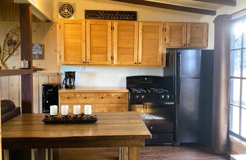 Central Alberta Cabin | Waterfront cabin with breathtaking views of the lake, 45 min from Edmonton AB