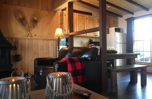 Central Alberta Cabin | Waterfront cabin with breathtaking views of the lake, 45 min from Edmonton AB
