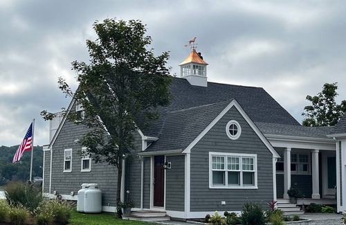 Portsmouth Cottage | Waterfront Carriage House "The Salty Dog" overlooking the Sakonnet RI