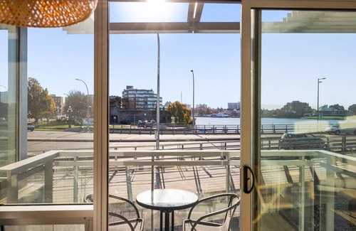 Inner Harbour Condo | Waterfront Condo in the best location! Free Parking