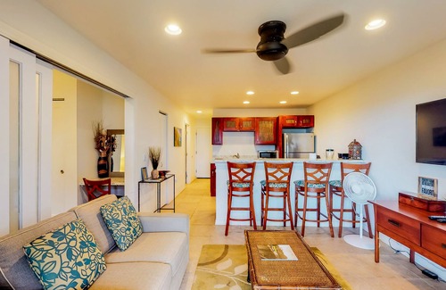 Wailua Condo | Waterfront condo on the ground floor with a pool, ocean views & beach access