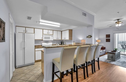 Walden on Lake Conroe Condo | Waterfront Condo with Patio, Pool Access & Walk to Dining—Perfect for Your Next Relaxing Getaway!
