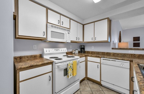Walden on Lake Conroe Condo | Waterfront Condo with Patio, Pool Access & Walk to Dining—Perfect for Your Next Relaxing Getaway!