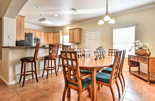 Corpus Christi House | Waterfront Corpus Christi Townhome w/Pool & Dock!