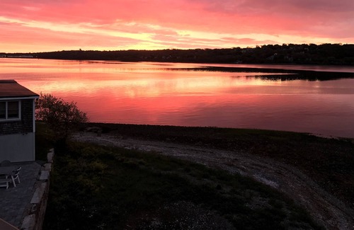 Portsmouth Cottage | Waterfront Cottage with sweeping views of Mt. Hope Bay and Sakonnet River