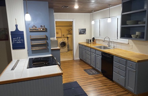Oakhurst House | Waterfront Family Lake House with Gameroom