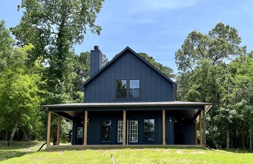 Oakhurst House | Waterfront Farmhouse Getaway. *Newly built