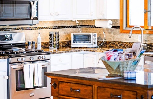 Lancaster House | Waterfront Getaway + Game Room, Kayaks, Firepit