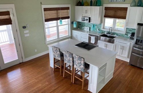 Elmaton House | Waterfront Home with Spectacular Views and Minutes from the Beach