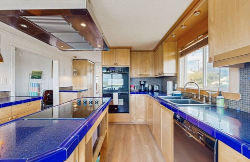 Cape Meares House | Waterfront house with ocean views & gorgeous sunsets - dog-friendly
