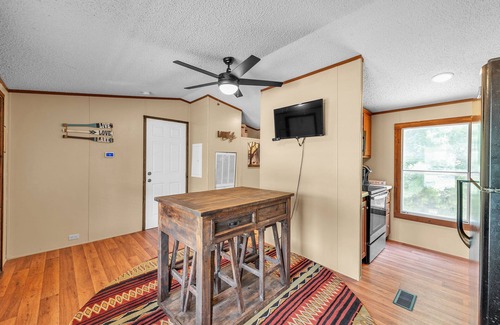 Kingston Cabin | Waterfront Lodge - 4 Bedroom Lodge by The Lodges at Fossil Creek