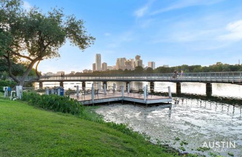 Riverside Apartment | Waterfront Loft w Park View with Pool and Dock Access