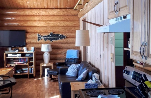 Gillies Bay Cottage | Waterfront Log Cabin, Steps to beach, Texada Island, Gulf Islands
