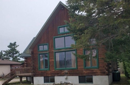 Mattawa House | Waterfront Log Home