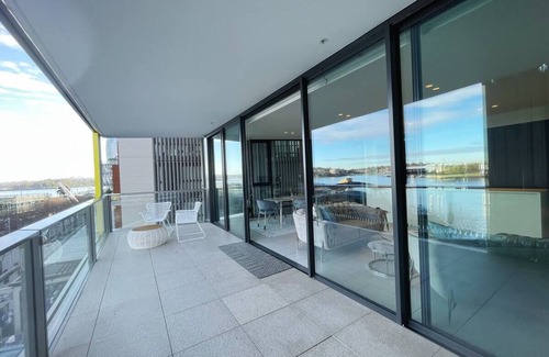 Barangaroo Apartment | Waterfront Luxe 2 Bed Apt - mins from International Towers, CBD, Transport