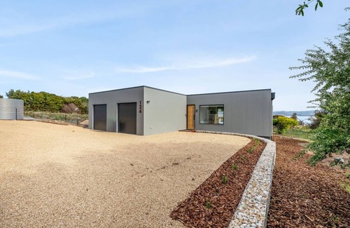 Opossum Bay Apartment | Waterfront Luxury in Opossum Bay