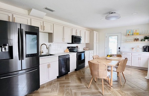 Laurel House | Waterfront Nokomis Home, Walk to Beach & Dining