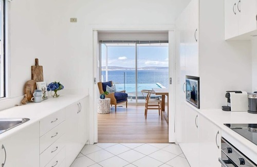 Taroona House | Waterfront Oasis with Infinity Pool and Stunning River Views