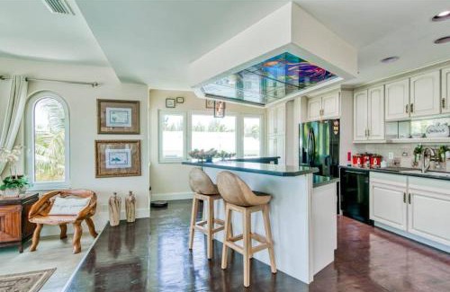 Twin Lakes Apartment | Waterfront Oasis with hot tub