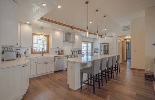 Friendsville House | Waterfront, Pool, Hottub - Deep Creek Lake & Wisp