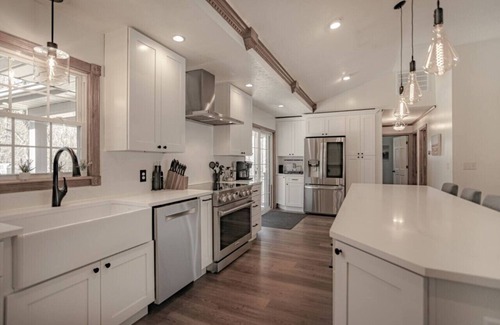 Friendsville House | Waterfront, Pool, Hottub - Deep Creek Lake & Wisp