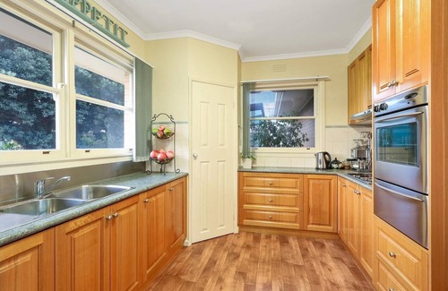 North Shore House | Waterfront Port Foreshore SpiritOf Tasmania View Geelong 12stay Pool next Avalon