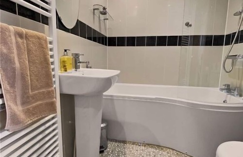 Gosport Apartment | Waterfront Quay - 2nd floor apartment overlooking the water