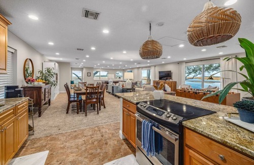 Northside Apartment | Waterfront Retreat Sunrise Views & Fall Vibes
