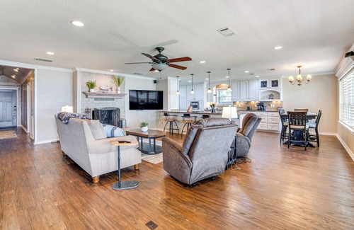Kemp House | Waterfront Retreat w/Dock on Cedar Creek Lake!
