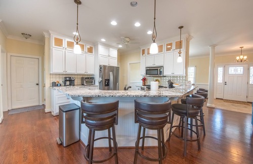 Urbanna House | Waterfront retreat w/pool, dock & fire pit in Urbanna. BRING YOUR BOAT!