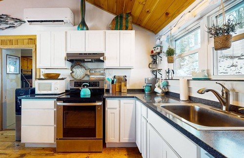 Winthrop House | Waterfront retreat with stunning views, dock access and washer/dryer