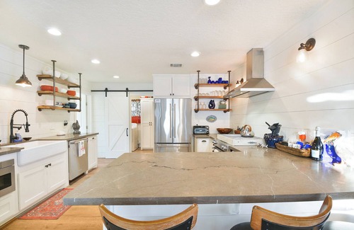Galveston House | Waterfront Sea Isle Beach House ~Deck ~Boat Lift ~Kayaks ~On Canal ~Pets