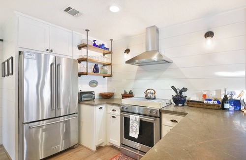 Galveston House | Waterfront Sea Isle Beach House ~Deck ~Boat Lift ~Kayaks ~On Canal ~Pets