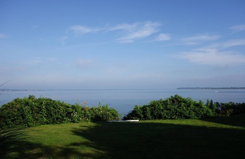 Portsmouth Cottage | Waterfront - secluded beachfrontnlast min. deal 10% off 8/23 to 8/30.