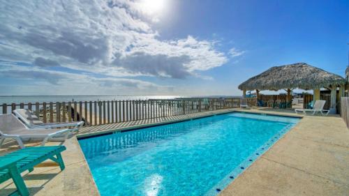 Flour Bluff House | Waterfront Shared Pool w Bay Views Boat Dock Oscars Lodge by AvantStay