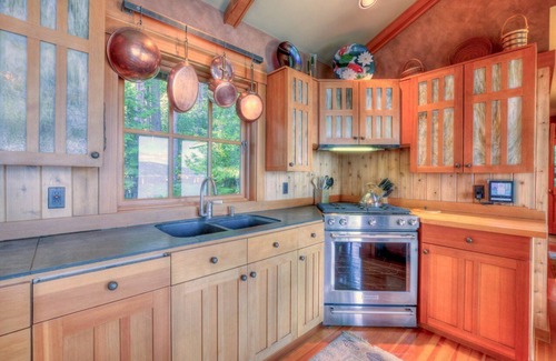 Olga House | Waterfront *Spectacular Million Dollar Views* Seacliff Cottage
