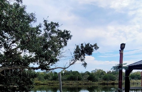 Baytown Apartment | Waterfront studio in amazing bay view with AC, WiFi