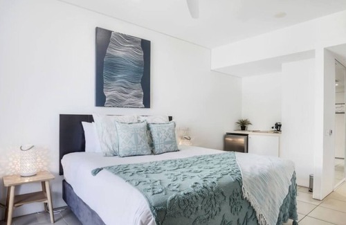 Cairns Central Business District Hotel | Waterfront Studio with Stunning Marina Views & Rooftop Pool