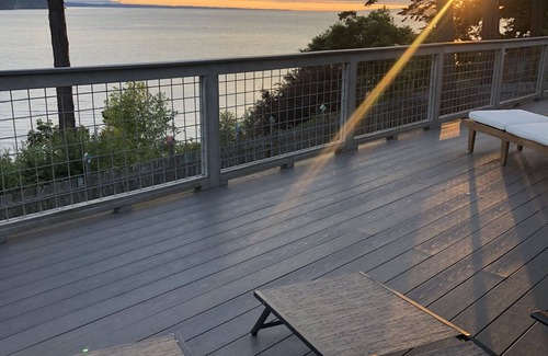 Adelma Beach House | Waterfront, Sunsets and Mountains - we accept pets!