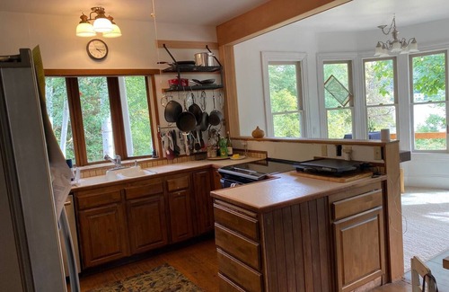 Bainbridge Island House | Waterfront very rustic FarmhousenIf you like simple and big space