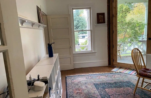 Bainbridge Island House | Waterfront very rustic FarmhousenIf you like simple and big space